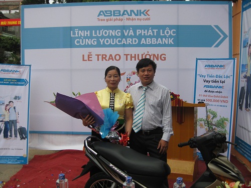 Nhân viên Công ty Điện lực Sơn La trúng thưởng xe máy Yamaha Taurus của ABBANK